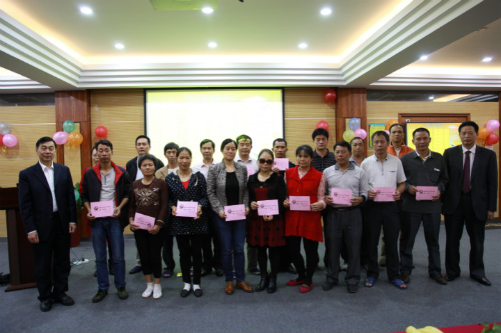 用心工作獲肯定　學(xué)校表彰暖人心 －－深圳市龍華中英文實驗學(xué)校隆重召開后勤員工積分表彰大會