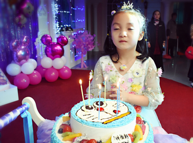 鐘佳妤小朋友，六周歲生日啦??！