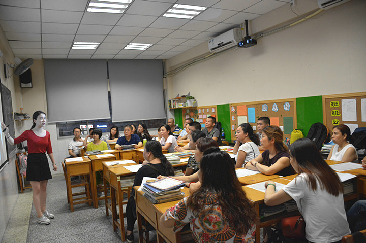 家校攜手，共筑美好未來(lái)——記龍華中英文實(shí)驗(yàn)學(xué)校高中部家長(zhǎng)會(huì)