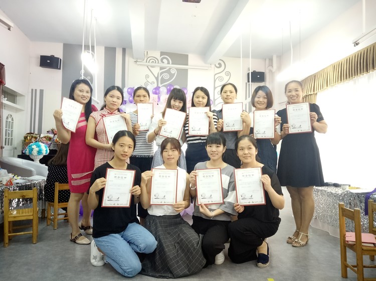 平凡心、教育愛 ——溪山園2016—2017學(xué)年度第二學(xué)期期末總結(jié)會(huì)