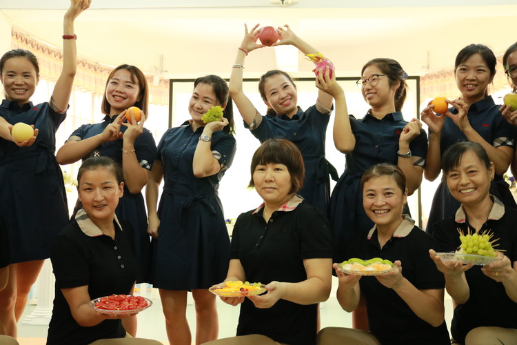 九月，將快樂(lè)進(jìn)行到底！-----深圳市龍華區(qū)龍華中英文實(shí)驗(yàn)學(xué)校幼兒園慶祝教師節(jié)活動(dòng)