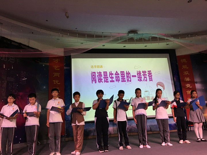 “青春飛揚，載夢遠航”----初中部舉行學(xué)生演講比賽