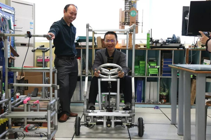 創(chuàng)客教育送課進校，參與師生共同提高——龍華區(qū)古興東學(xué)科帶頭人工作室創(chuàng)客教育研究活動在我校進行