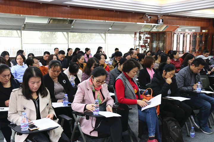  干部學(xué)期述職，陽(yáng)光民主測(cè)評(píng)——學(xué)校期末干部民主測(cè)評(píng)工作扎實(shí)開(kāi)展