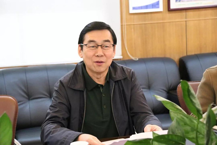 龍華中英文實(shí)驗(yàn)校在區(qū)教育局、區(qū)人民政府教育督導(dǎo)室開學(xué)專項(xiàng)督導(dǎo)檢查中獲佳評(píng)