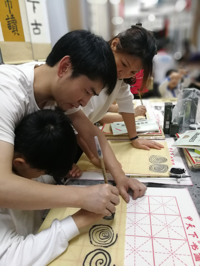 親子同練，家校共建，龍華中英文“家長社團”有聲有色