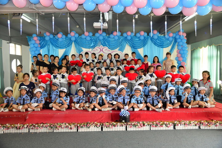 “愛心手拉手、相伴共成長”                 ——遠(yuǎn)恒佳花園幼兒園中班組慶六一暨感恩月匯演活動(dòng)